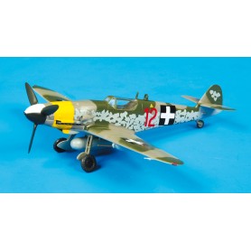 Plane plastic Model - Messerschmitt 12 Red - Hongrie 1945 - Easy Model 1/72