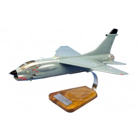 maquette avion - F-8E Crusader maquette avion - F-8E Crusadermaquette avion - F-8E Crusader